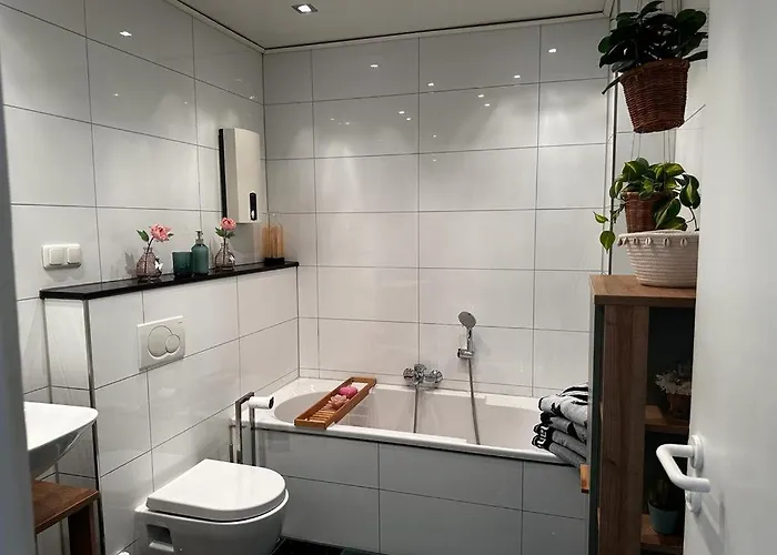 Appartamento A&v Wunderschoene Rheinblick Zum Entspannen Ela Duisburgo